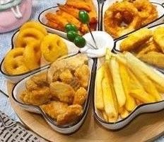 Konsistente, knusprige Chips sind mit unserer Mehrzweck-Kartoffel-Chips-Freitmaschine einfach gemacht