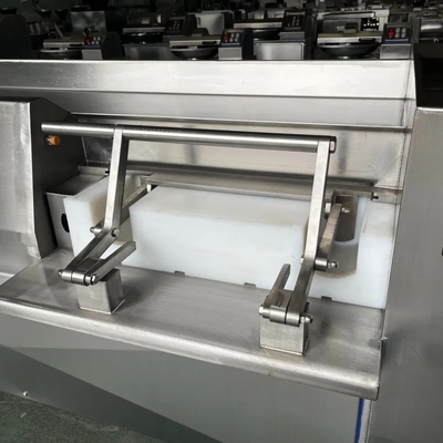 Industrielle automatische 3D-Frozen Meat Dicer 500kg 3kw Geräuscharme Konstruktion für ein stabiles Schneiden
