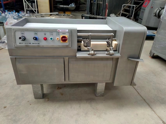 Automatische industrielle Würfelmaschine für das Schneiden von Würfeln für heißes Fleisch und gefrorenes Fleisch