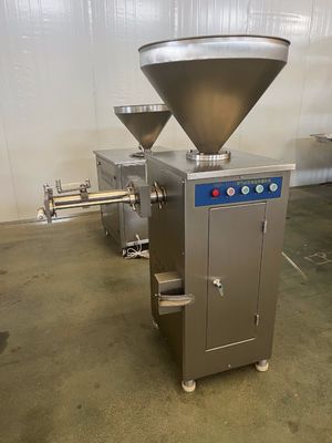 Einfache Wartung Würstchenverpackungsmaschine mit 60L Hopper Volumen Funktion Würstchen