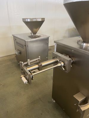 Einfache Wartung Würstchenverpackungsmaschine mit 60L Hopper Volumen Funktion Würstchen